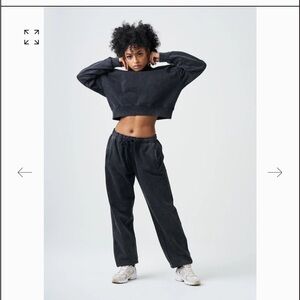 Noveaterra Women's Taupe Cropped Sweatshirt